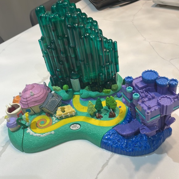2001 Turner Entertainment Pre-Owned Wizard of Oz Castle Polly Pocket Castle - Picture 8 of 11